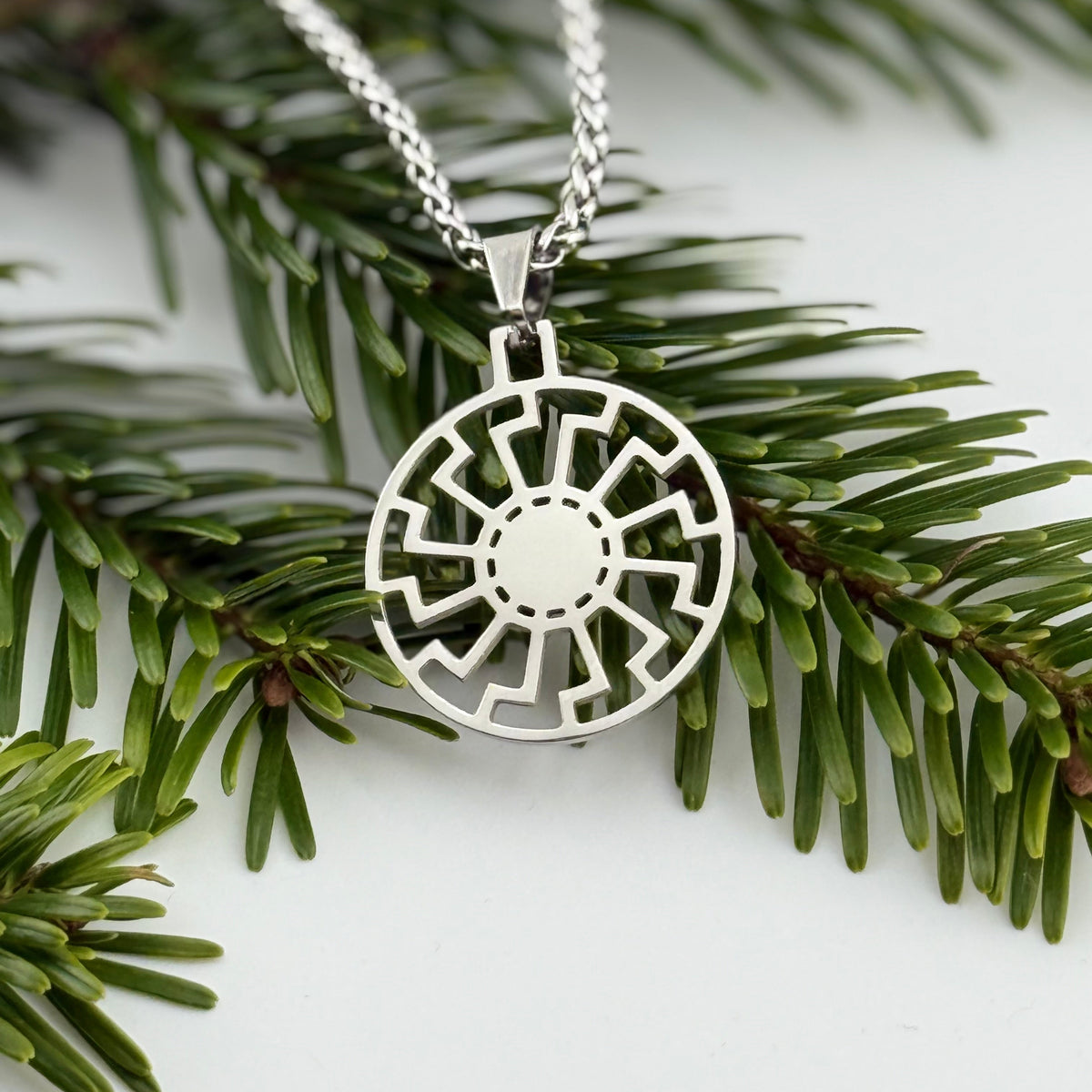 Schwarze Sonne Kette